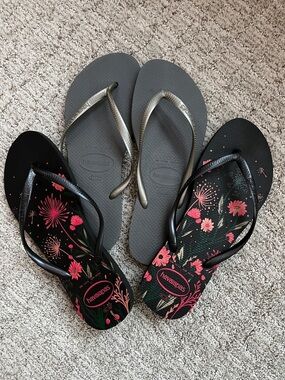 Havianas Bundle - black floral and gray silver flip flops